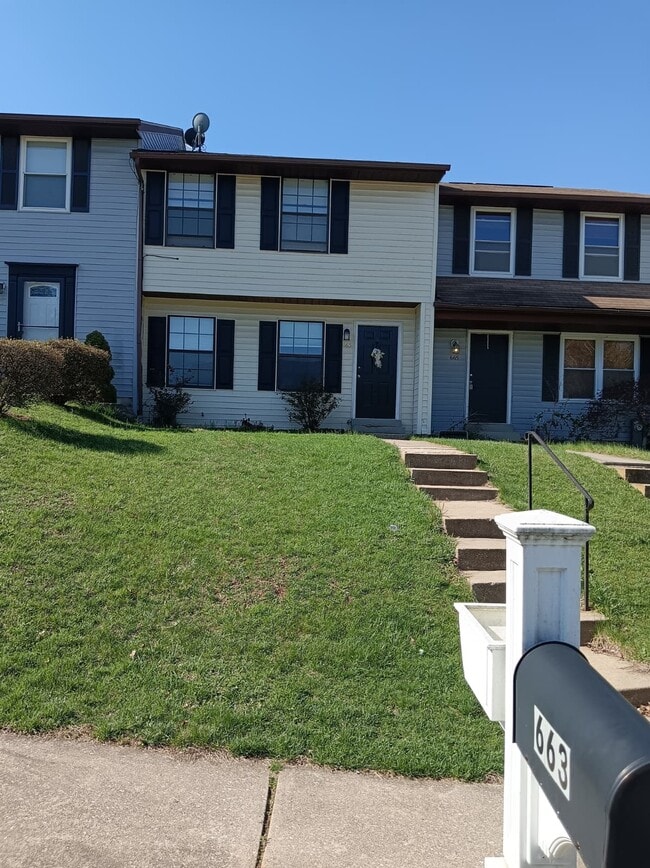 Building Photo - 663 Johahn Dr