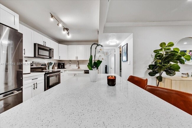 Building Photo - 9225 SW 87th Ave