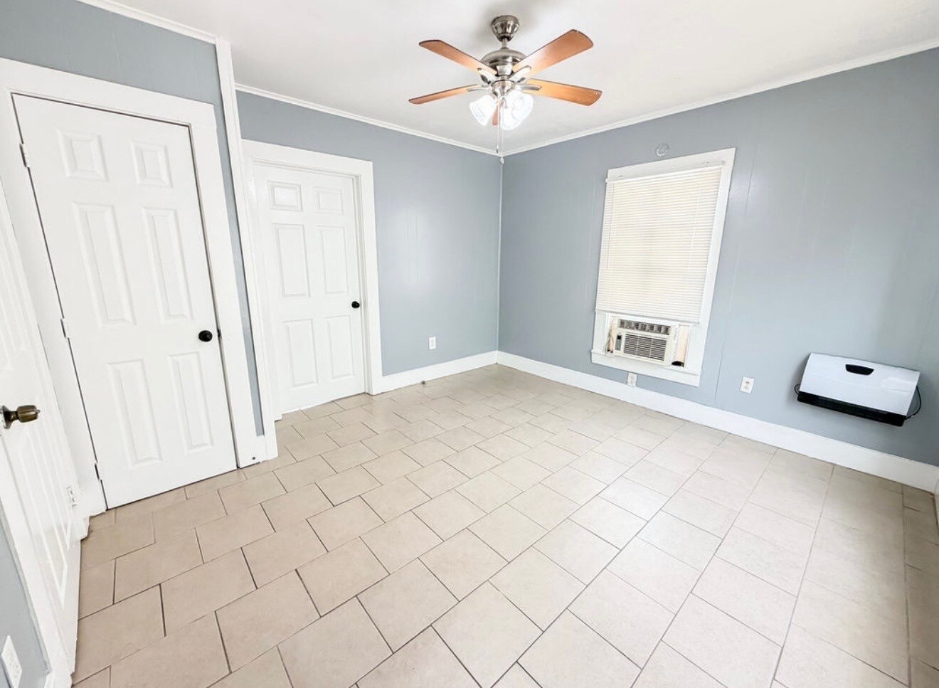 Building Photo - 2323 Spain St