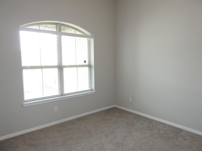Building Photo - 108 Hauser Dr