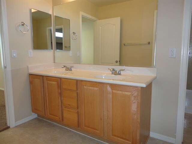 Building Photo - 1593 E Megan Dr