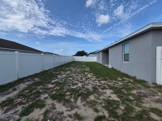 Building Photo - 642 Desmoines Ct