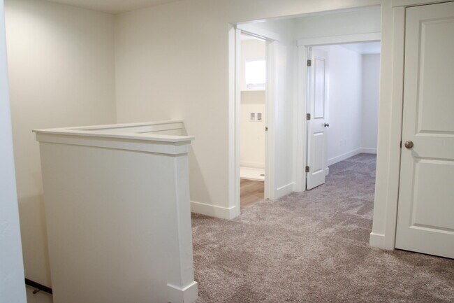 Building Photo - Spacious 4-Bed with 2.5 Baths in St George