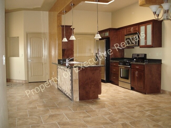 Building Photo - 4206 Tres Ninos Dr