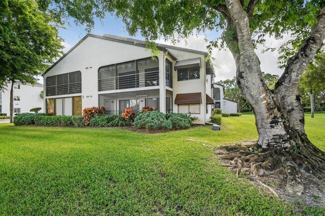 Building Photo - 5040 Rose Hill Dr