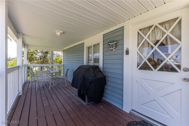 Building Photo - 950 San Carlos Dr