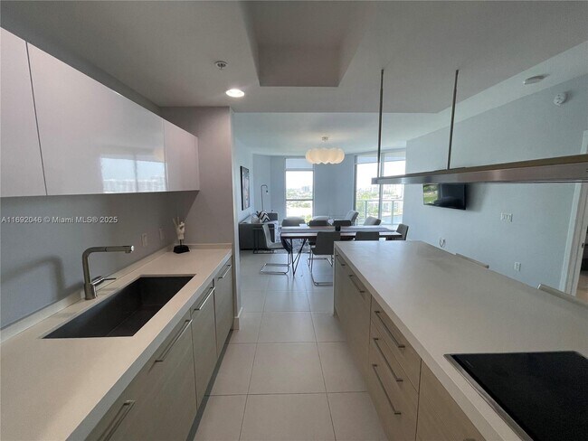 Building Photo - 17301 Biscayne Blvd