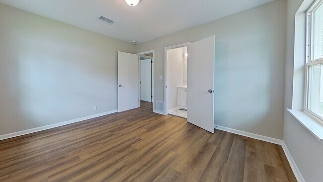 Building Photo - Beautifully Updated 4-Bedroom Home with Modern Finishes & Spacious Backyard