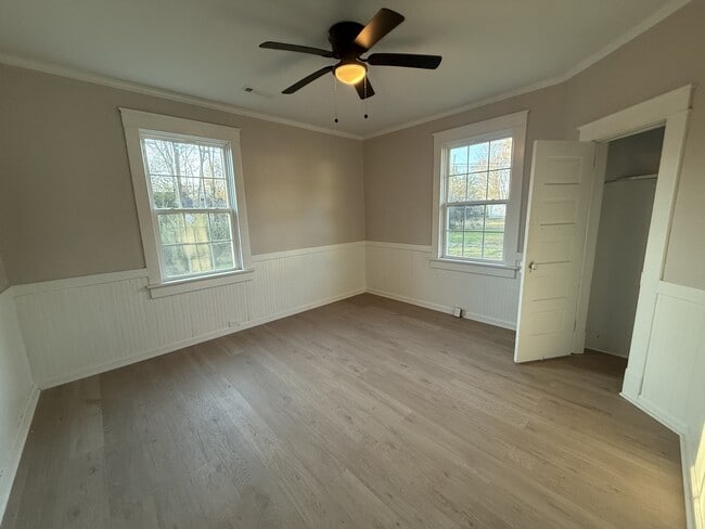 Building Photo - 75 E 3rd St NE