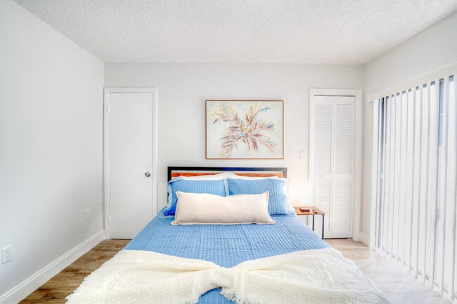 Building Photo - 470 SW 7th St