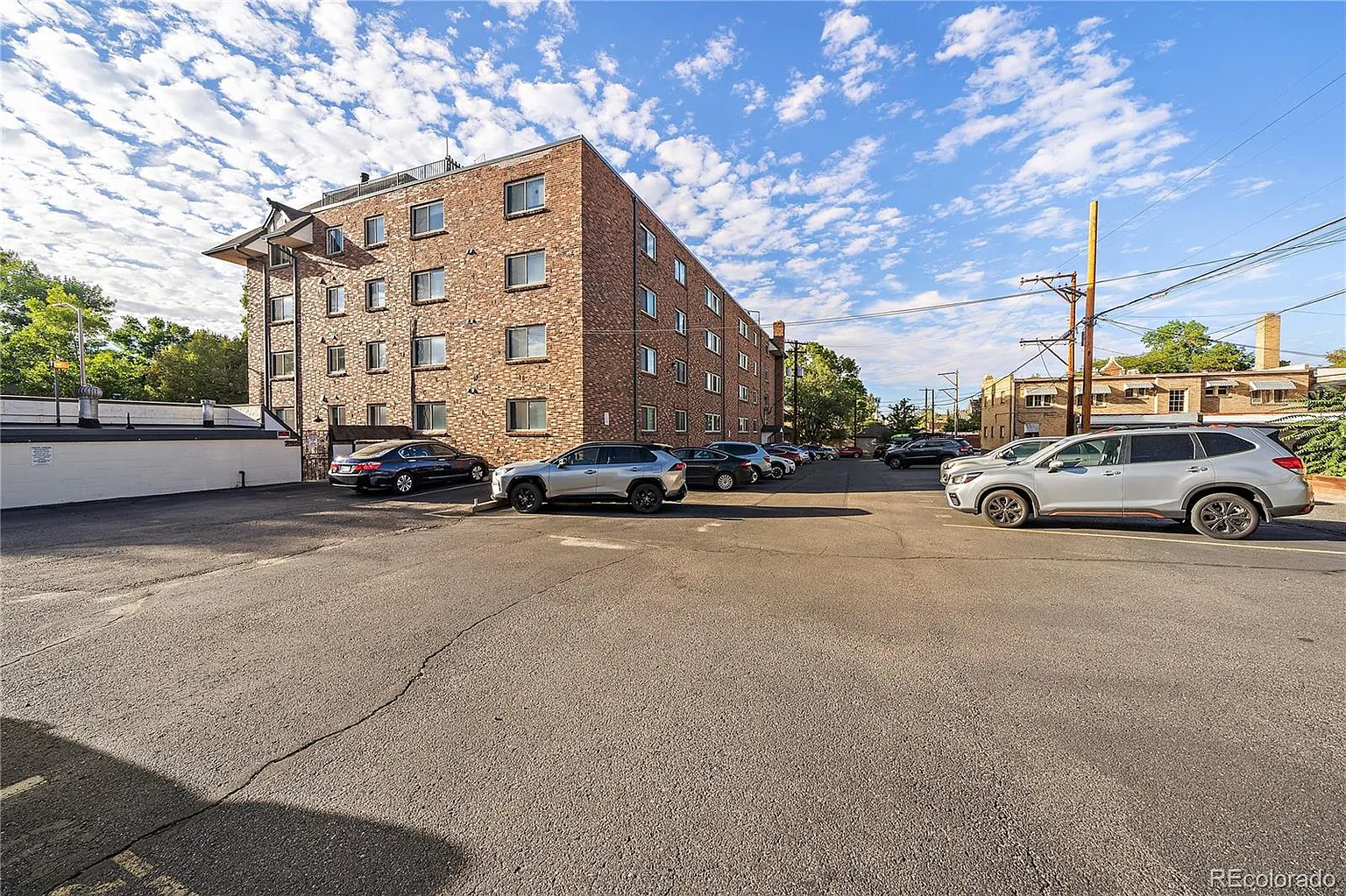 Parking - paid - 1260 York St