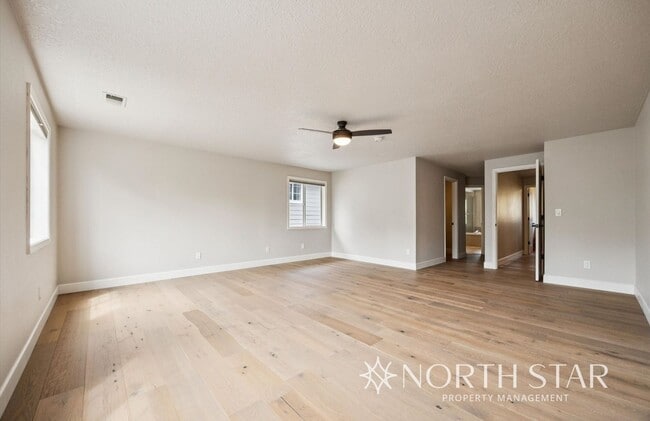 Building Photo - Westlake Traditional with Private, Level B...