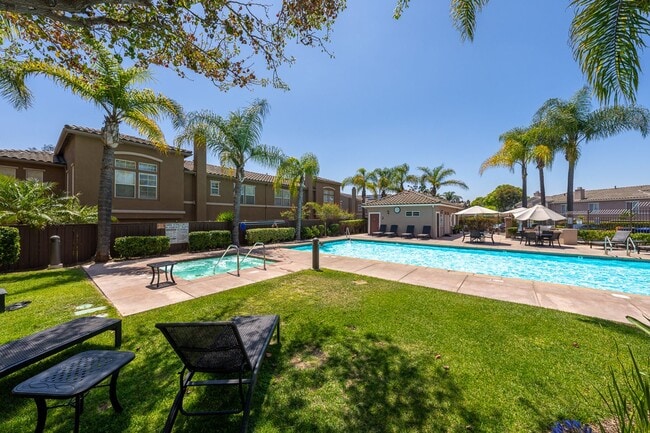 Building Photo - Beautiful Townhome in Chula Vista zz