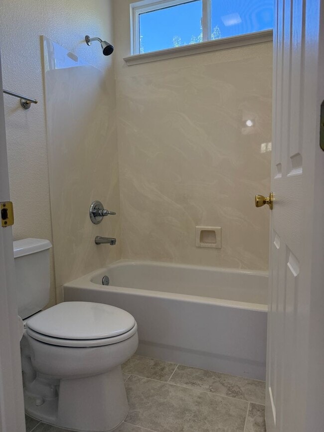 Building Photo - BEAUTIFUL SINGLE STORY 3+BD, 2.5 BA, & 3 CAR GARAGE!