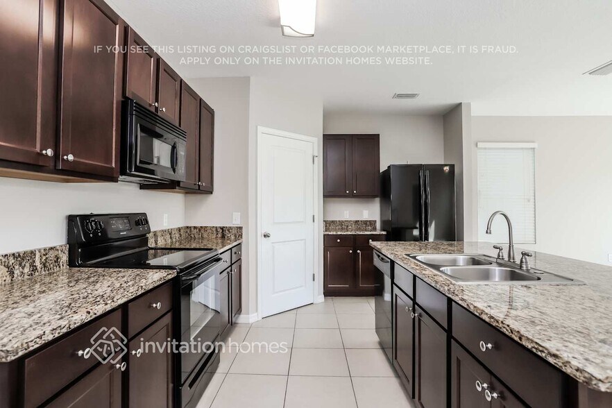 Building Photo - 3813 Wayfarer Wy