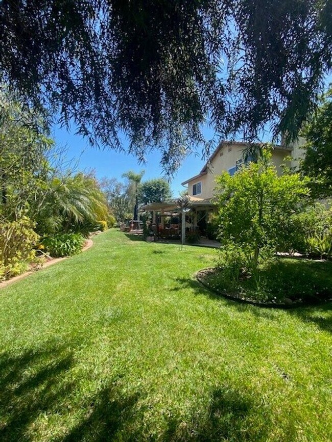Building Photo - Large 3 bedroom home in quiet cul-de-sac with large backyard - Pets allowed