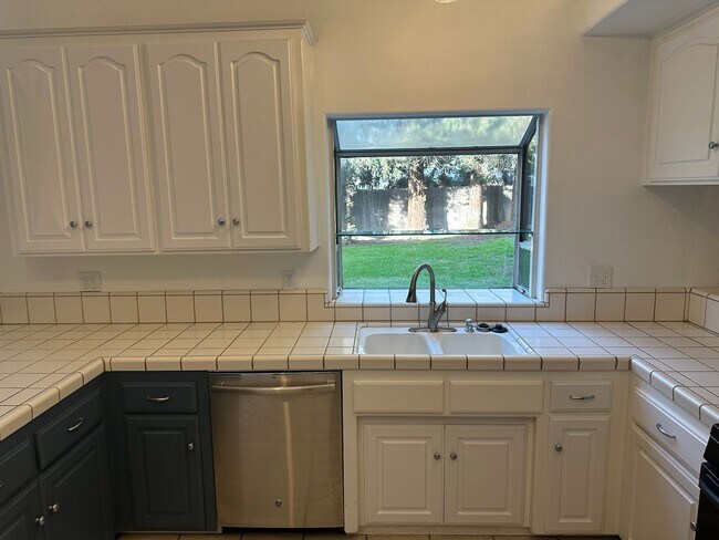 Building Photo - 2322 E Murray Ct