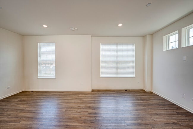 Building Photo - 2939 Showplace Dr