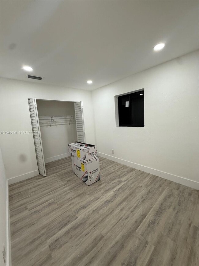 Building Photo - 5413 SW 23rd St