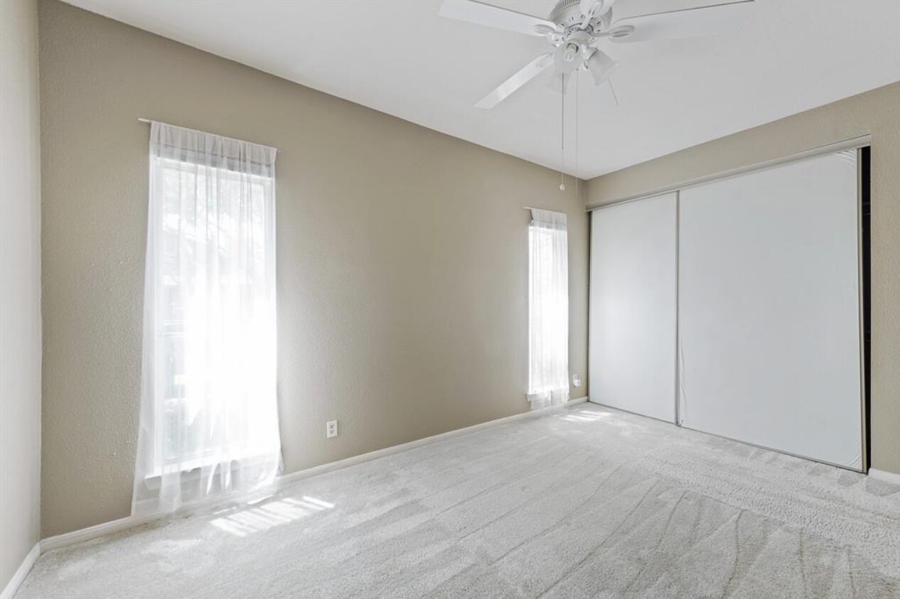 Building Photo - 726 Bering Dr