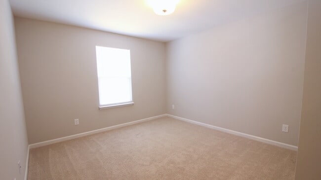 Building Photo - 3/2.5 House with Fenced-In yard and GORGEOUS interior!