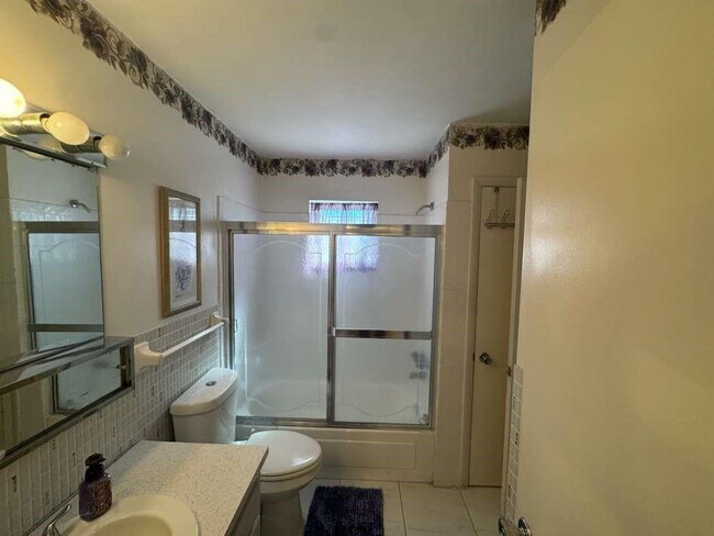 Building Photo - 348 S Federal Hwy