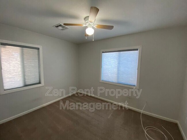 Building Photo - 2032 W Medlock Dr