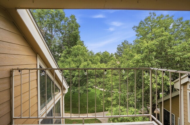 Building Photo - $2,095.95- 1 Bed, 1 Bath Updated Lofted Condo in Boulder with Central AC and In-Unit Laundry!