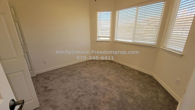 Building Photo - Great 2 Bedroom 2 Bath Duplex