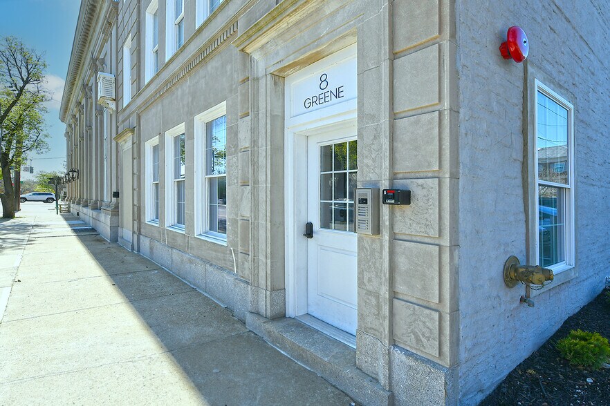Building Photo - 8 Greene Ave