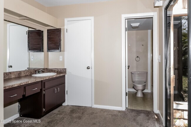 Building Photo - 6621 Fort Pierce Blvd