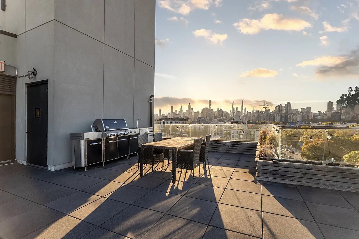 Building Photo - 11-16 Main Avenue