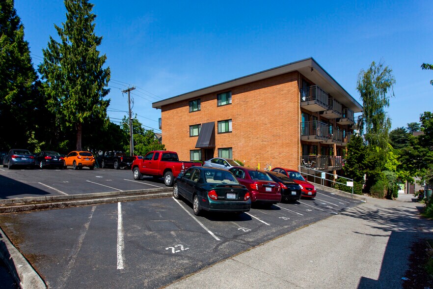 Building Photo - 911 N 73rd St