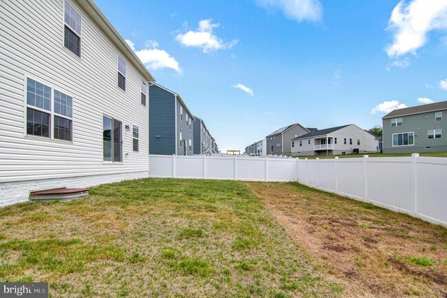 Building Photo - 3148 White Tail Dr