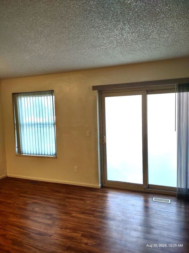 Building Photo - 2-bedroom Condo Available in Quiet Senior-...