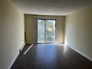 Building Photo - 39 Dinan Dr