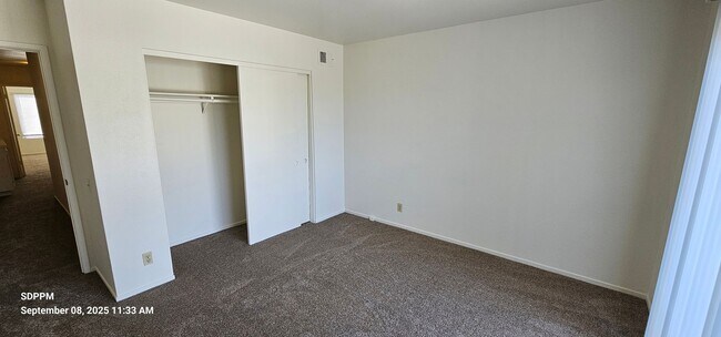 Building Photo - EL CAJON - Nice 3 Bedroom 2.5 Bath Townhou...