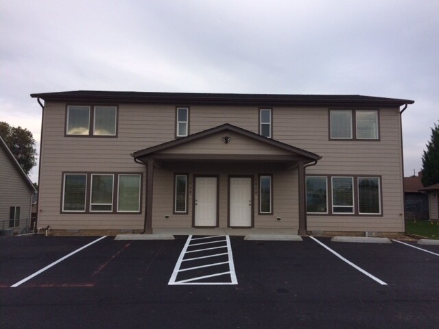 Building Photo - 1010 N Devon Ave