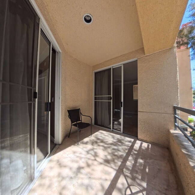 Building Photo - Luxury Mid-Rise | Guard Gated | Underground Garage Area | Resort Style Amenities