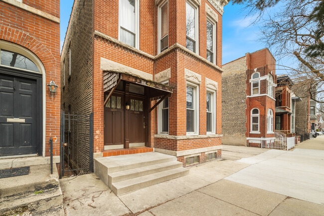 Building Photo - 1848 W Wabansia Ave