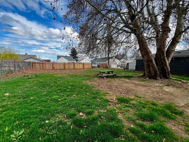 Building Photo - Non-refundable fee & security deposit total: $1275.00