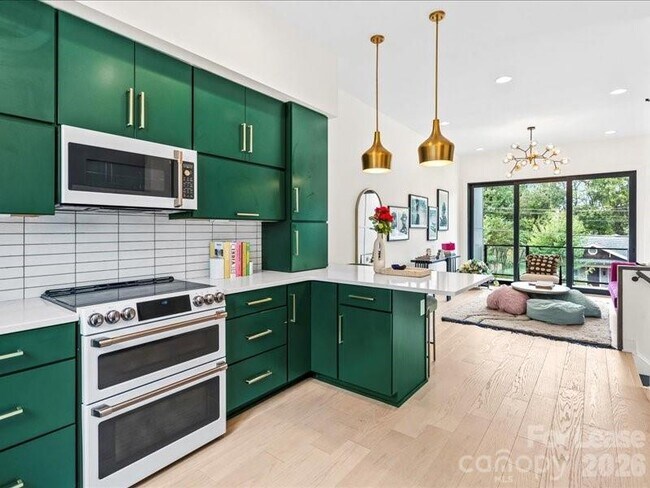 Building Photo - 815 E 36th St