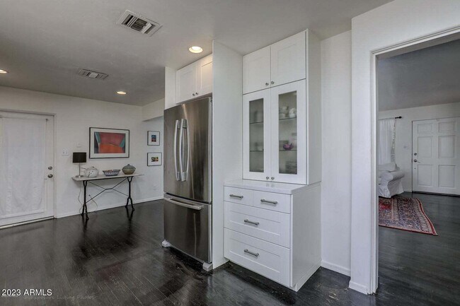 Building Photo - 1428 S Oakley Pl