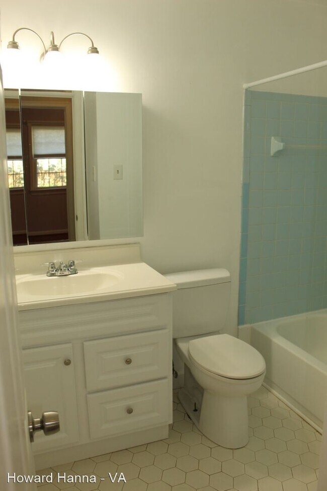 Building Photo - 4 br, 3 bath House - 605 Runnymede Court