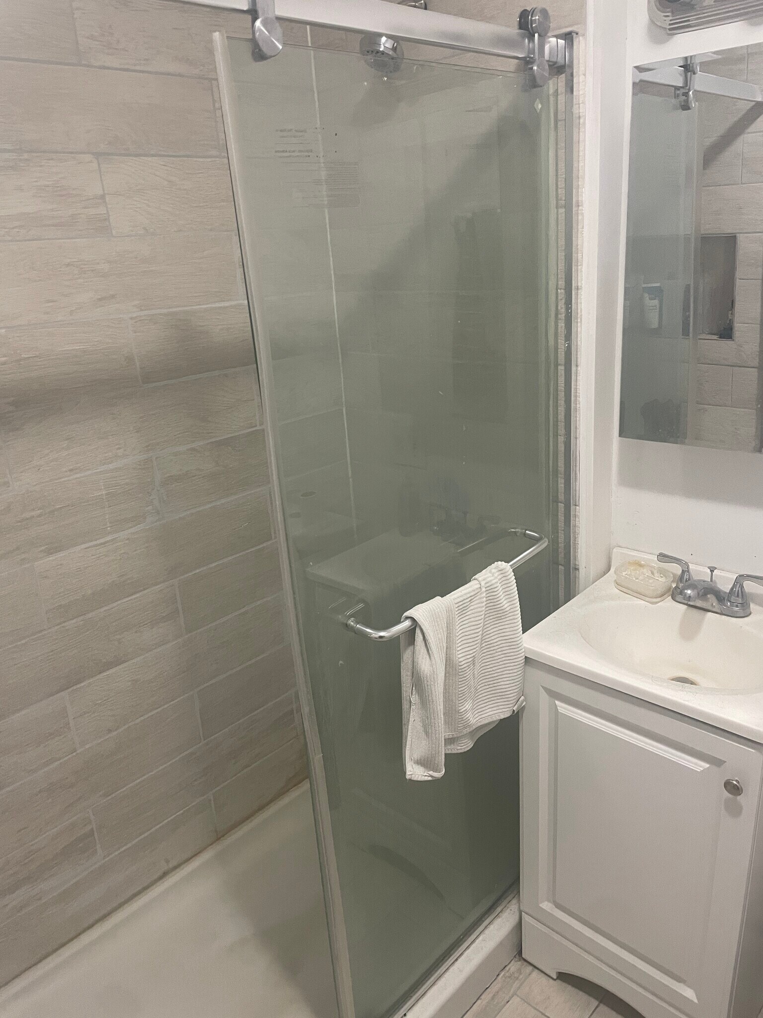 Building Photo - 67 Willow Ave