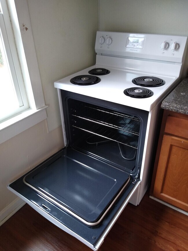 Building Photo - 201 Chandler Dr