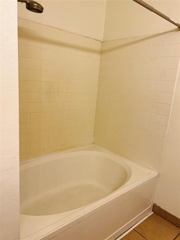 Building Photo - 703 Riverway Ln