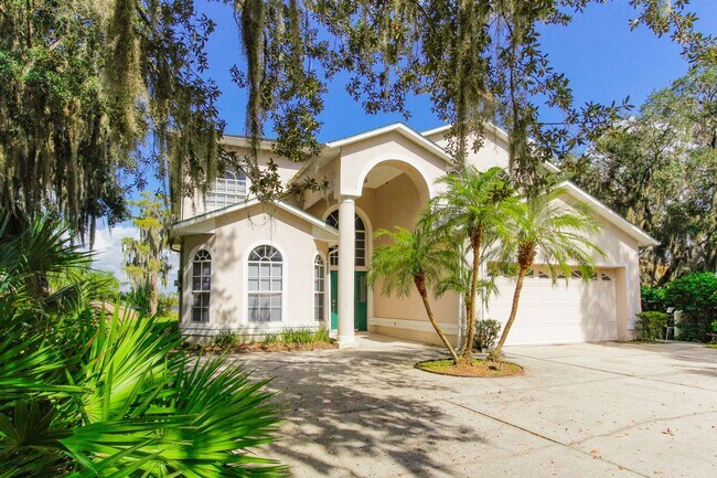 Building Photo - Beautiful Lake front home in West Kissimmee