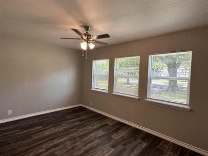 Building Photo - 560 Loraine Cir