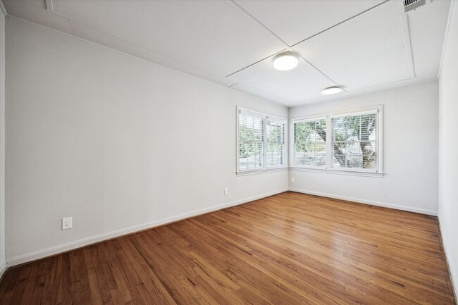 Building Photo - 2506 Avalon Pl